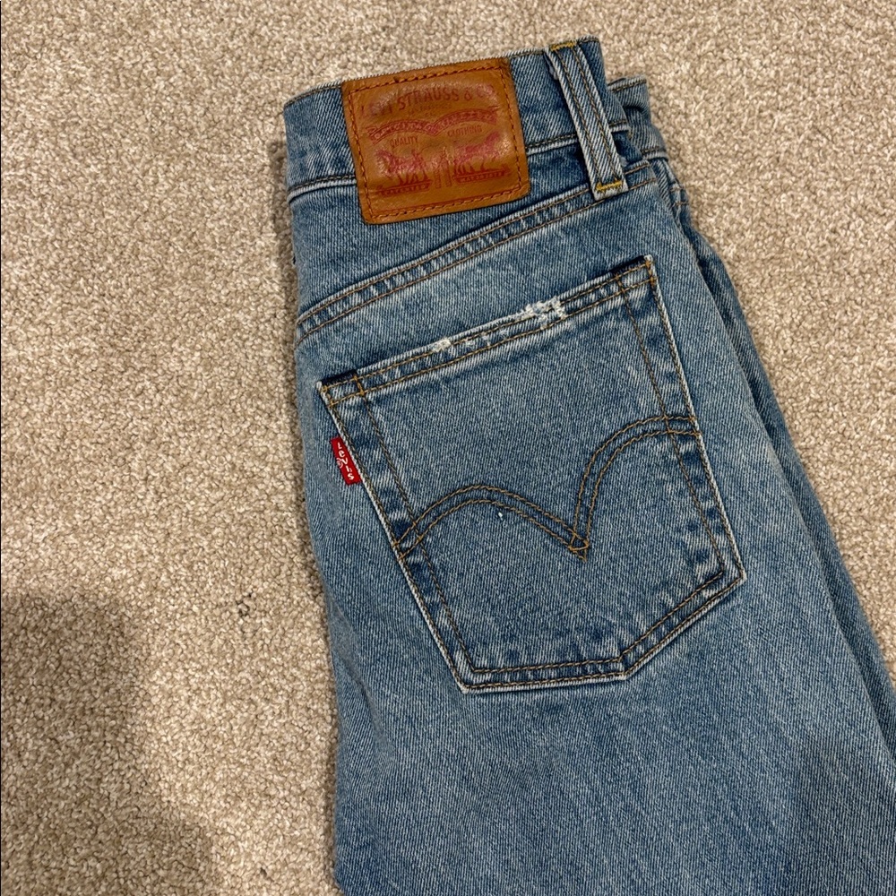 Levi’s capris size 24 - Picture 3 of 9